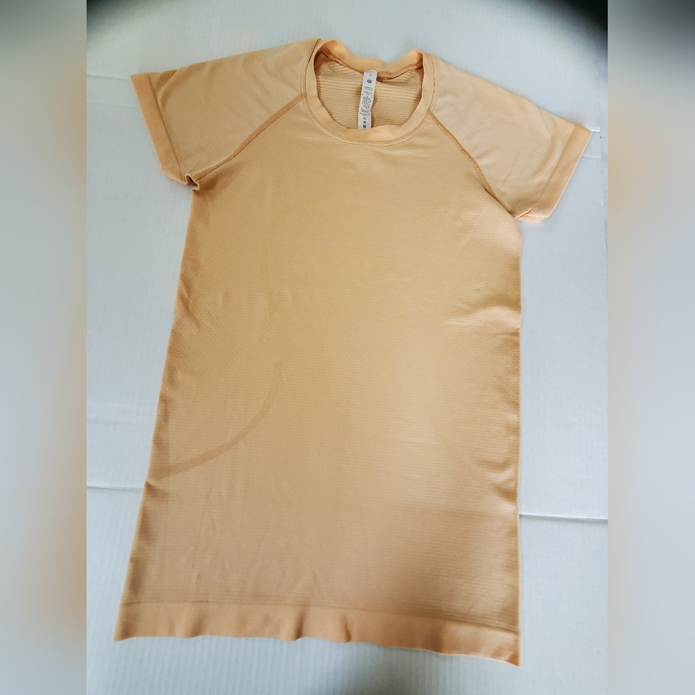 Lululemon Swiftly Tech Short Sleeve Shirt  Size 6